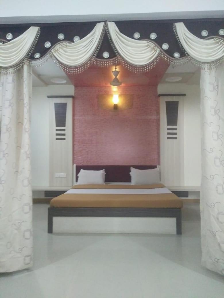 Hotel Kailash Dwarka  Exterior photo